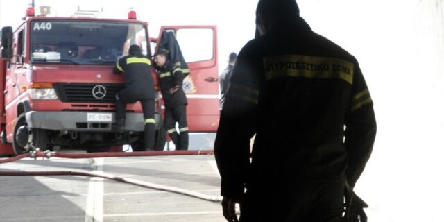 Υπό έλεγχο η πυρκαγιά σε κτιριακό συγκρότημα που στεγάζεται η εφορία Γλυφάδας