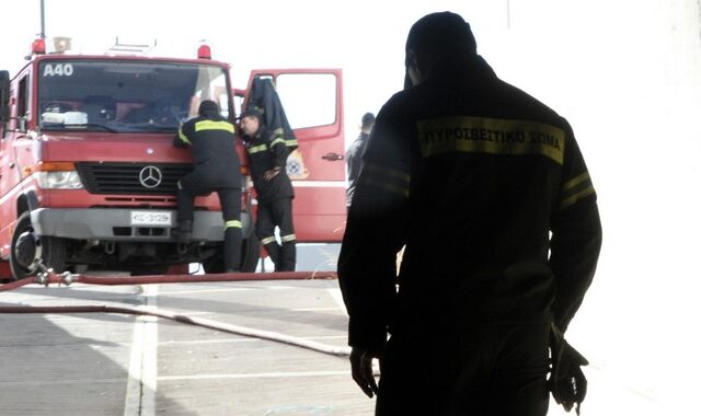 Υπό έλεγχο η πυρκαγιά σε κτιριακό συγκρότημα που στεγάζεται η εφορία Γλυφάδας