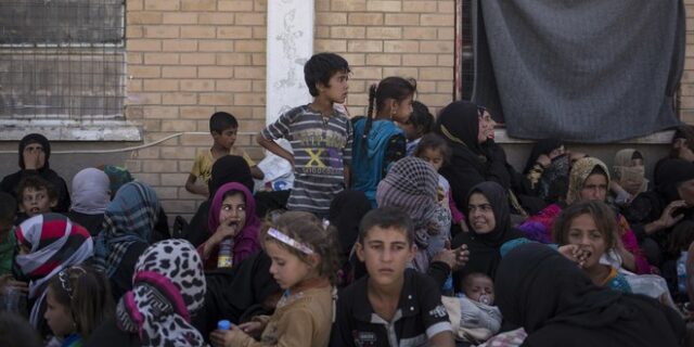 Μοσούλη: 400.000 παιδιά παραμένουν εκτοπισμένα λόγω των εχθροπραξιών