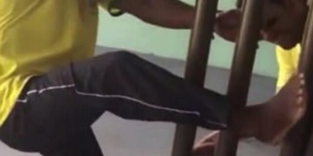 Χρειάστηκε 2 ώρες, να ξεσφηνώσει τον γιο του από μπάρες. Θα μπορούσες πιο γρήγορα;