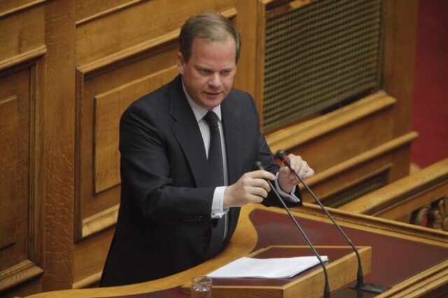 Καραμανλής: Φιάσκο το ηλεκτρονικό εισιτήριο