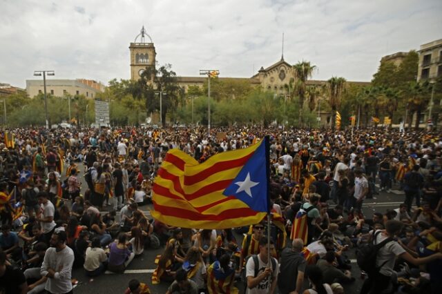 Καταλονία: Εκλογές στην περιφέρεια, ζητάει η ισπανική κυβέρνηση