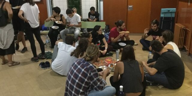 Καταλονία: Καταλήψεις στα σχολεία, περιμένοντας τις Αρχές. Βέβαιοι για το ‘Ναι’ οι Καταλανοί