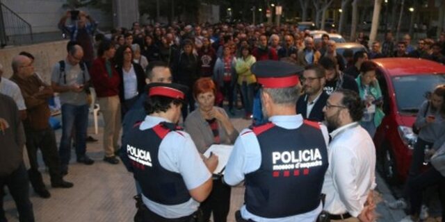Καταλονία: Επέμβαση της ισπανικής αστυνομίας και επεισόδια σε εκλογικά κέντρα