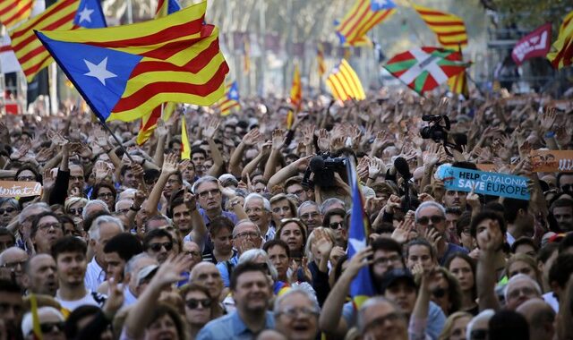 200.000 στη Βαρκελώνη κατά της δίκης των υπέρμαχων της ανεξαρτησίας