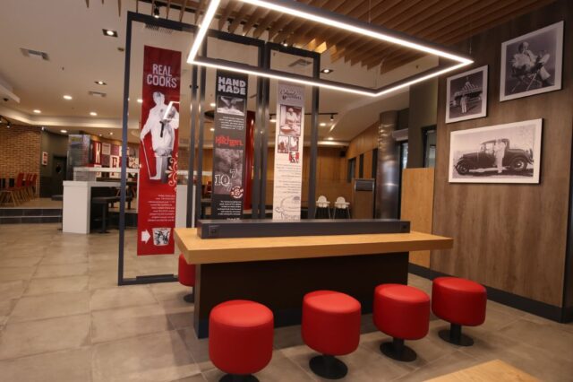 Τι γίνεται στα KFC στο Village shopping & more…;;;