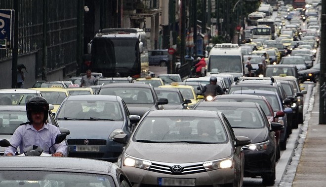 Αυξημένη κίνηση στους δρόμους της Αθήνας