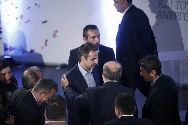 Σε προσυνεδριακούς ρυθμούς η ΝΔ με το βλέμμα στην αξιολόγηση