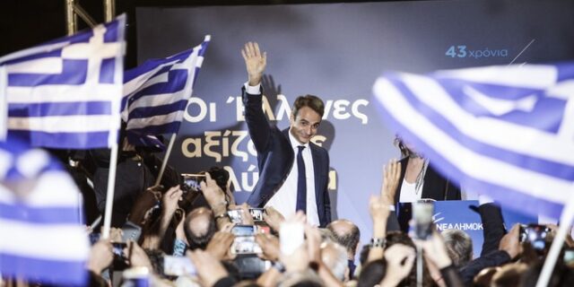 Επιχείρηση οικοδόμησης λαϊκού προφίλ για τον Κυριάκο Μητσοτάκη