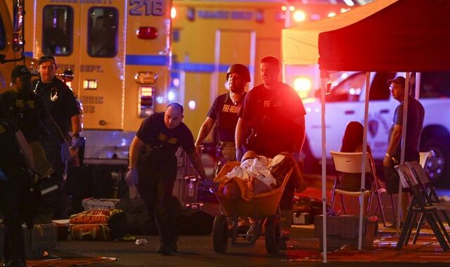 Πυροβολισμοί στο Λας Βέγκας: Πάνω από οι 50 νεκροί, δεκάδες τραυματίες