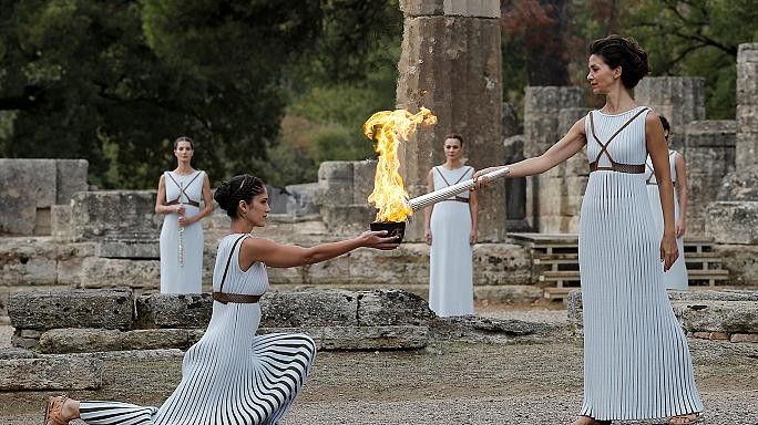 Συγκίνηση κατά την επίσημη τελετή της αφής της Ολυμπιακής Φλόγας