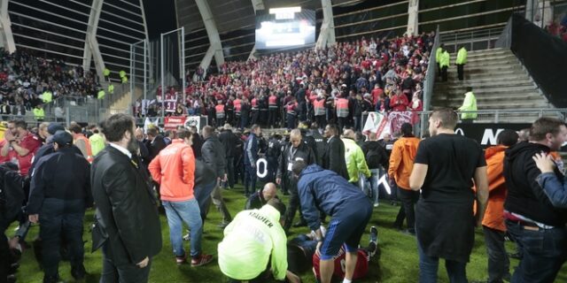 Γαλλία: 29 τραυματίες από την κατάρρευση κιγκλιδώματος στο γήπεδο της Αμιάν