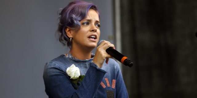 Ύπουλο ‘χτύπημα’: Η Lily Allen κοροϊδεύει υιοθετημένο πρωταθλητή του μποξ