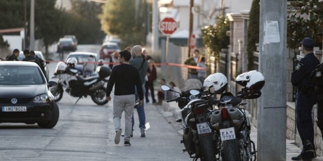 Οικογενειακή τραγωδία στο Μαρκόπουλο: Τρεις μαχαιριές στον λαιμό και δεκάδες αμυντικά τραύματα στα χέρια της 17χρονης