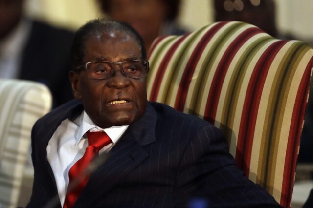 Τέλος και επίσημα απ’ το κυβερνών κόμμα της Ζιμπάμπουε ο Μουγκάμπε