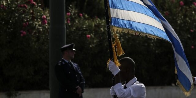 Παρέλαση σεξισμού και ρατσισμού