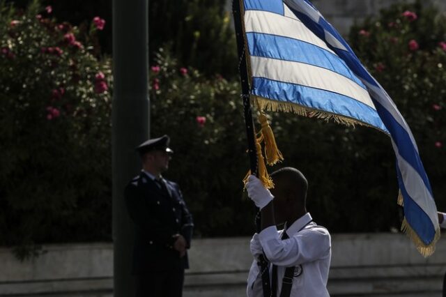 Παρέλαση σεξισμού και ρατσισμού