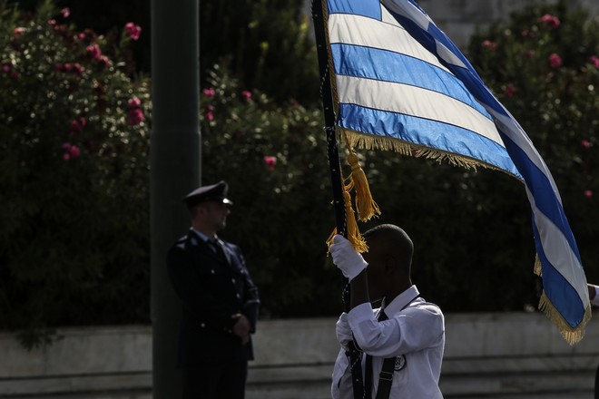Κατά της κλήρωσης για σημαιοφόρους προσφεύγουν γονείς αριστούχων