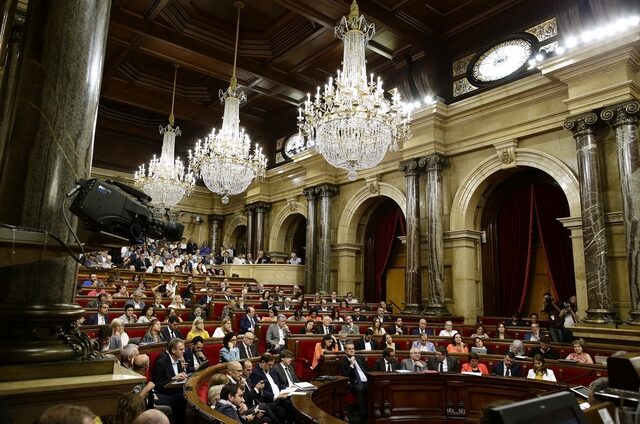Μπλόκο από το Συνταγματικό Δικαστήριο στη συνεδρίαση του καταλανικού κοινοβουλίου