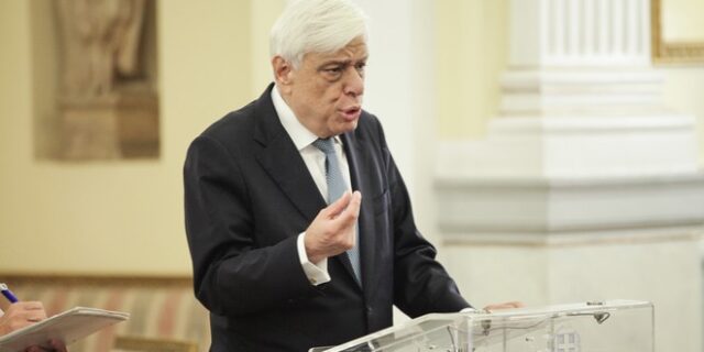 Παυλόπουλος: Παράνομο και ουσιαστικώς ανυπόστατο το δημοψήφισμα στην Καταλονία