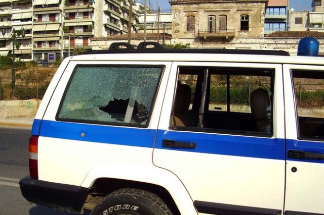 Πάτρα: Ανήλικοι πετούσαν πέτρες σε διερχόμενα αυτοκίνητα