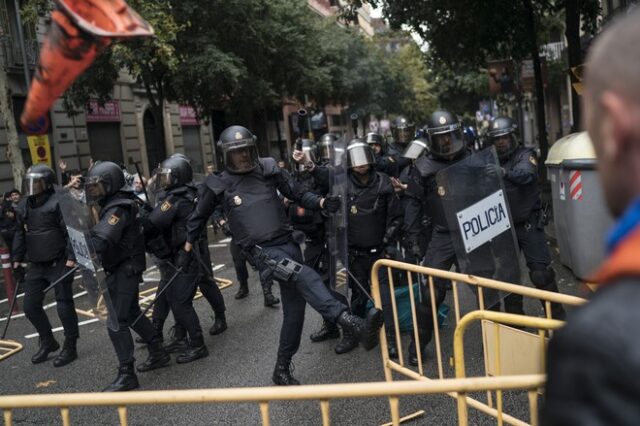 Δημοψήφισμα Καταλονίας: Την αναστολή των εξουσιών της τοπικής κυβέρνησης εξετάζει η Μαδρίτη