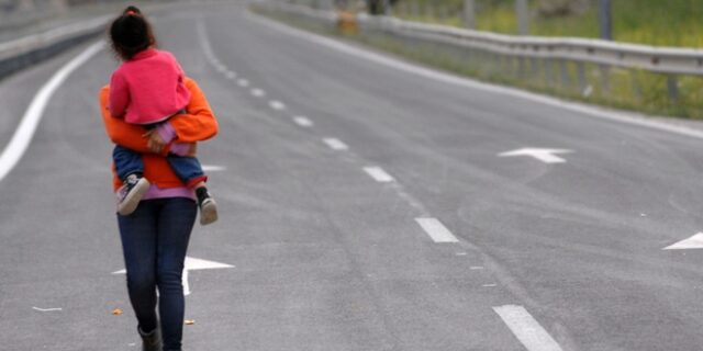 Θεσσαλονίκη: Πληθαίνουν οι ‘περιπλανώμενοι’ πρόσφυγες