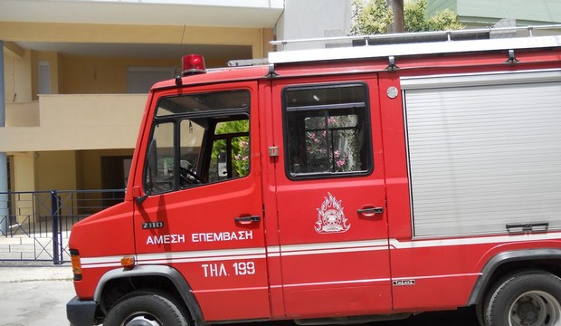 Ηλικιωμένος ανασύρθηκε χωρίς τις αισθήσεις του από διαμέρισμα που ξέσπασε φωτιά στη Θέρμη Θεσσαλονίκης