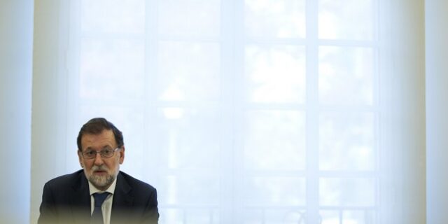 Ραχόι: Ανοικτό το ενδεχόμενο αναστολής της αυτονομίας της Καταλονίας