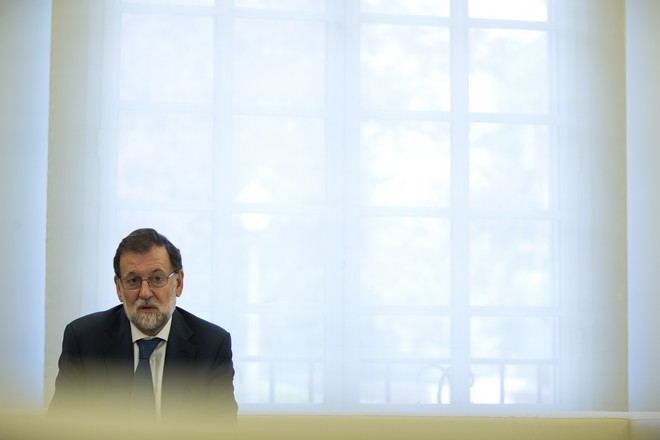 Ραχόι: Ανοικτό το ενδεχόμενο αναστολής της αυτονομίας της Καταλονίας