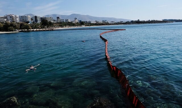 Ρύπανση στο Σαρωνικό: Στον καθαρισμό του βυθού στρέφεται η επιχείρηση