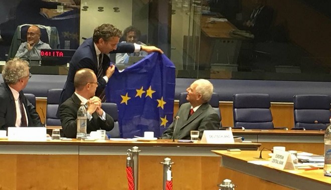 Το eurogroup ύψωσε σημαία αποχαιρετισμού στον Σόιμπλε
