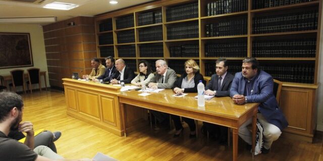 Καταδίκη συμβολαιογράφων για το σπάσιμο των γραφείων τους