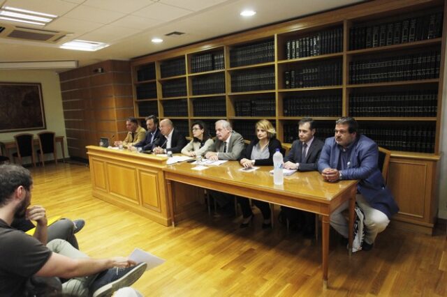 Καταδίκη συμβολαιογράφων για το σπάσιμο των γραφείων τους