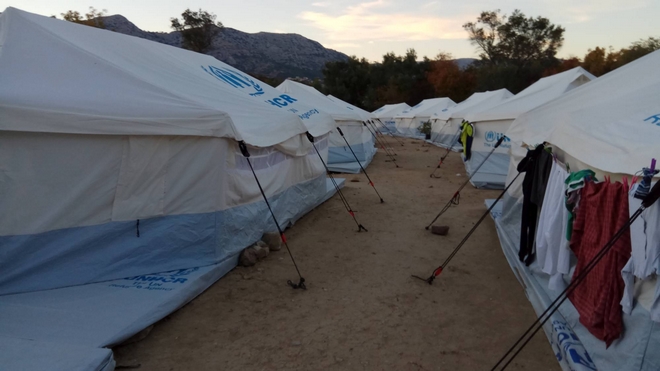 Σε άθλιες συνθήκες οι πρόσφυγες στη Χίο