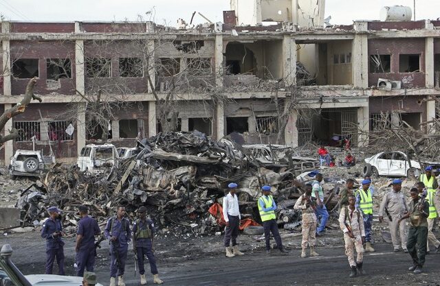 Σομαλία: Τουλάχιστον 137 άνθρωποι σκοτώθηκαν από έκρηξη στο Μογκαντίσου