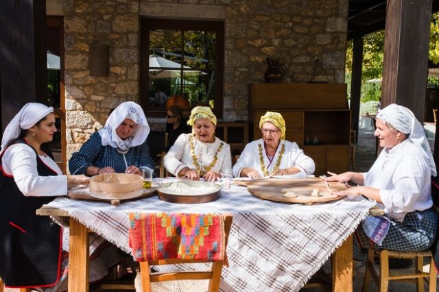 Ταξίδι στη μαγεία της ελληνικής φορεσιάς