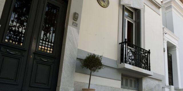 Τα μαζεύει ο Ισπανός πρεσβευτής