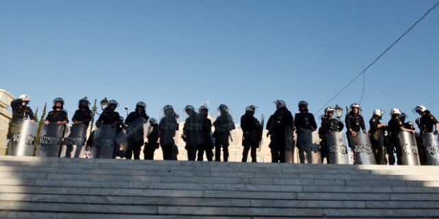 Μικροεντάσεις σε Σύνταγμα και Εξάρχεια μετά την αντιφασιστική συγκέντρωση