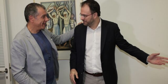 Αποστάσεις Θεοχαρόπουλου από Θεοδωράκη για εξ αποστάσεως ψηφοφορία