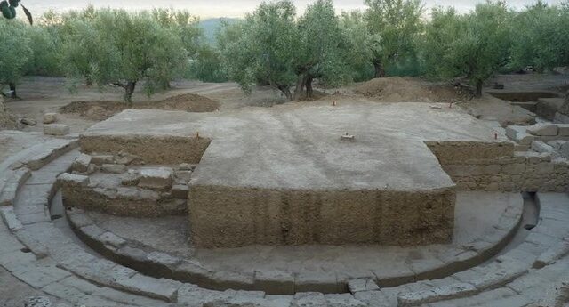 Αποκαλύφθηκε ολόκληρο το θέατρο της Αρχαίας Θουρίας
