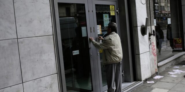 Πόσο δίκαιο είναι να πωλούν οι τράπεζες τα δάνειά μας για 3 σεντς στα κοράκια;