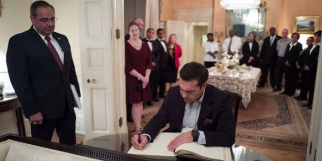 Το βιβλίο επισκεπτών του Blair House υπέγραψε ο Αλέξης Τσίπρας