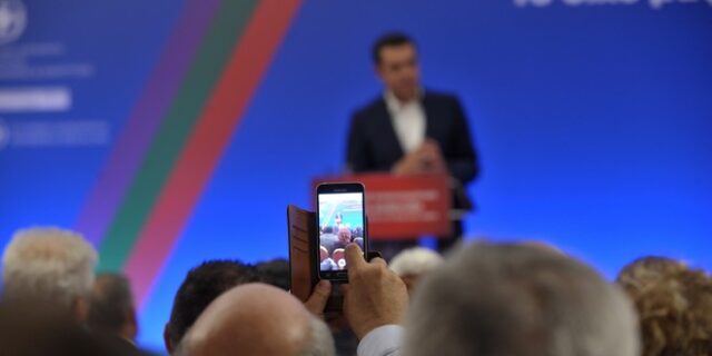 Τσίπρας: Το 2017 θα κλείσει με ανάπτυξη με τον αριθμό δύο μπροστά