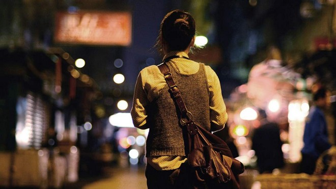 ‘Πληρώνω για να είμαι ασφαλής’: Γιατί οι γυναίκες περπατούν λιγότερο από τους άνδρες