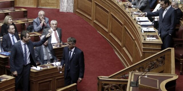 Με εσωκομματικές διαφωνίες για τους εφήβους ‘πέρασε’ η ταυτότητα φύλου
