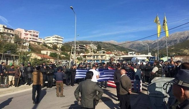 Στην Αθήνα ο Αλβανός ΥΠΕΞ εν μέσω αντιδράσεων για τις κατεδαφίσεις στη Χειμάρρα