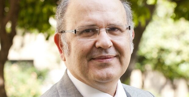 Οι Κοινοβουλευτικοί Εκπρόσωποι Νίκος Ξυδάκης και Κώστας Τζαβάρας στην εκπομπή ‘Η Φυλή των Φίλων’ με τον Κώστα Αρβανίτη