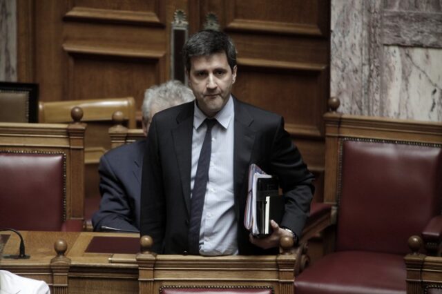 Ο Χουλιαράκης καθησυχάζει βουλευτές του ΣΥΡΙΖΑ για την οικονομία