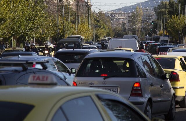 Οικονομικά κίνητρα για την αγορά ηλεκτρικών αυτοκινήτων δίνει η κυβέρνηση